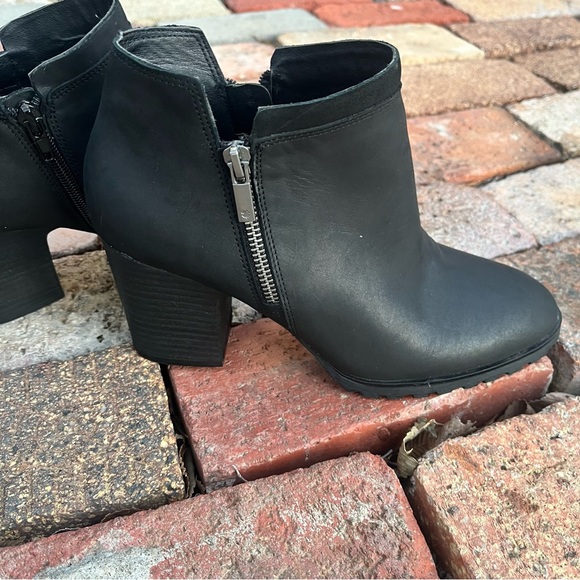 Lucky Brand black leather booties Sz 8.5 - Picture 1 of 4